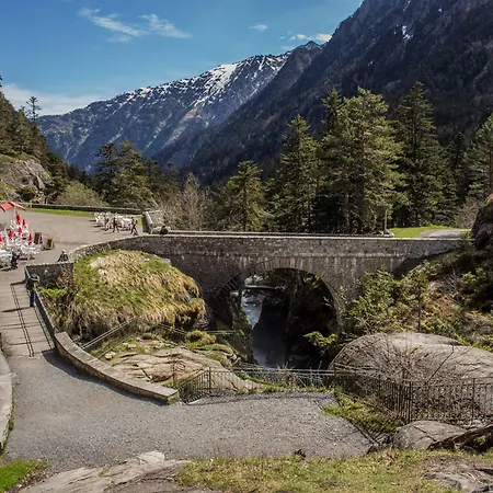 à Avec Parking Et Proche Des Pistes - Fr-1-812-52 Cauterets